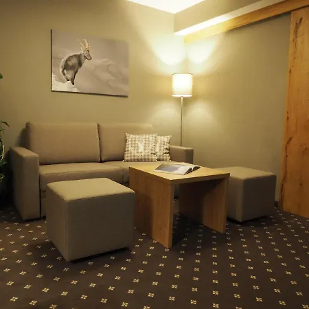 公寓 Haus Alpengluehen 埃尔瓦尔德