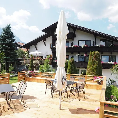 Haus Alpengluehen Daire *